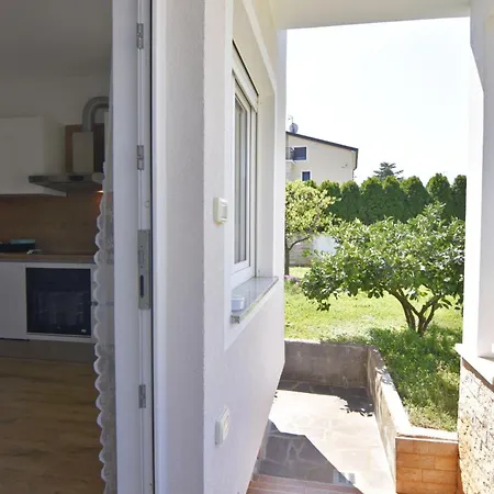 With Garden And Bbq Area Appartement